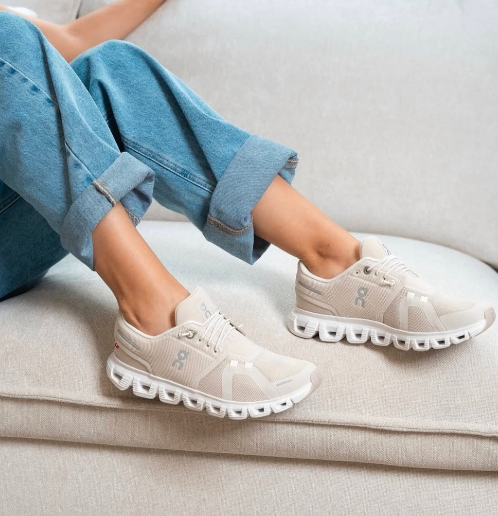 On Running Cloud 6 Pearl White