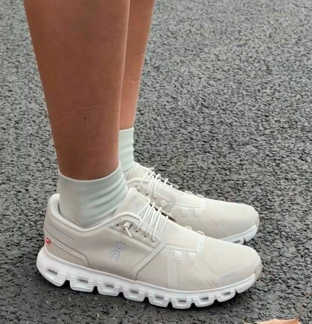 On Running Cloud 6 Pearl White